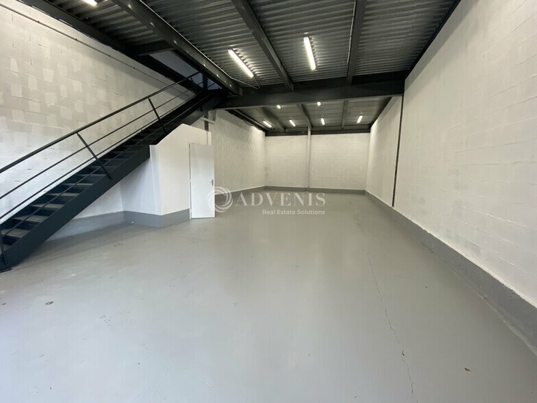 Light Industrial in Noisy-le-Grand to rent - Interior Photo - Image 2 of 3