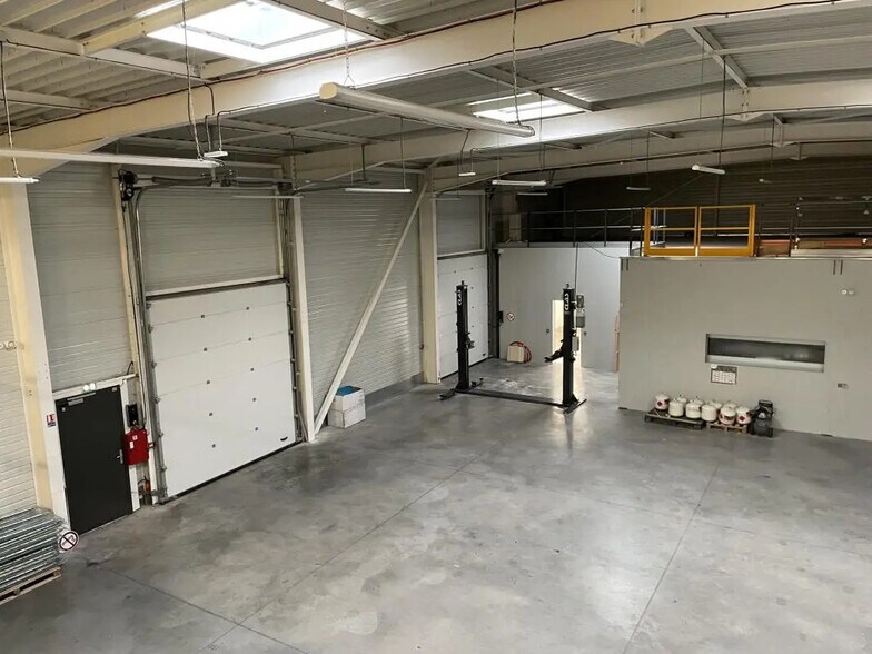 Light Industrial in Les Sorinières to rent - Building Photo - Image 2 of 13