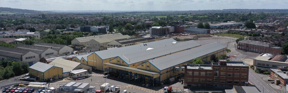 Langley Park Way, Chippenham to rent - Primary Photo - Image 1 of 1