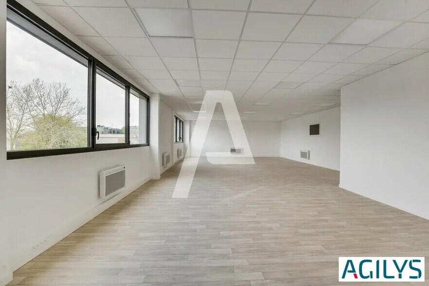 Light Industrial in to rent - Interior Photo - Image 3 of 13