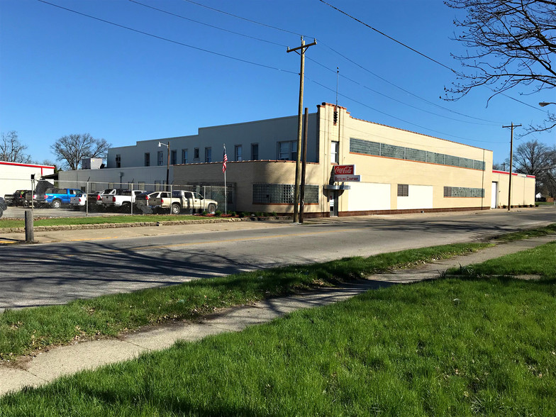 924 Lafayette Ave, Terre Haute, IN for sale - Building Photo - Image 1 of 1