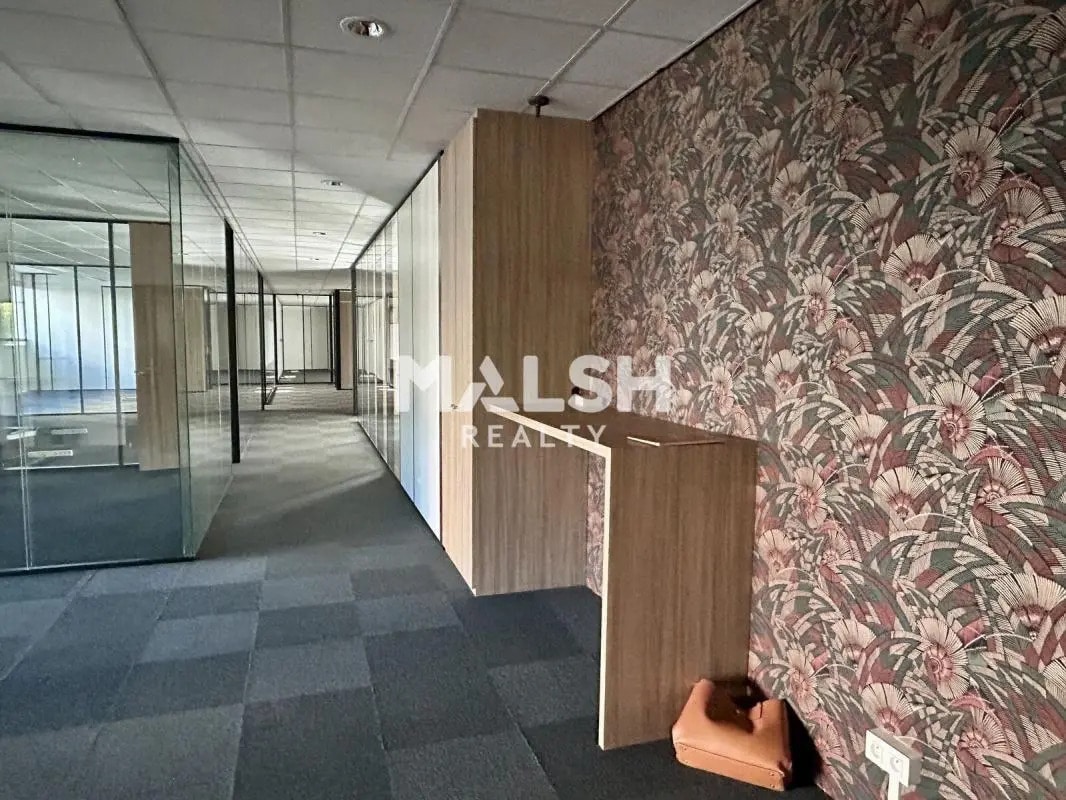 Office in Caluire-et-Cuire to rent Interior Photo- Image 1 of 9