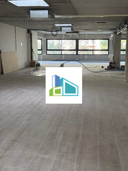 Office in Aubagne to rent - Building Photo - Image 3 of 3