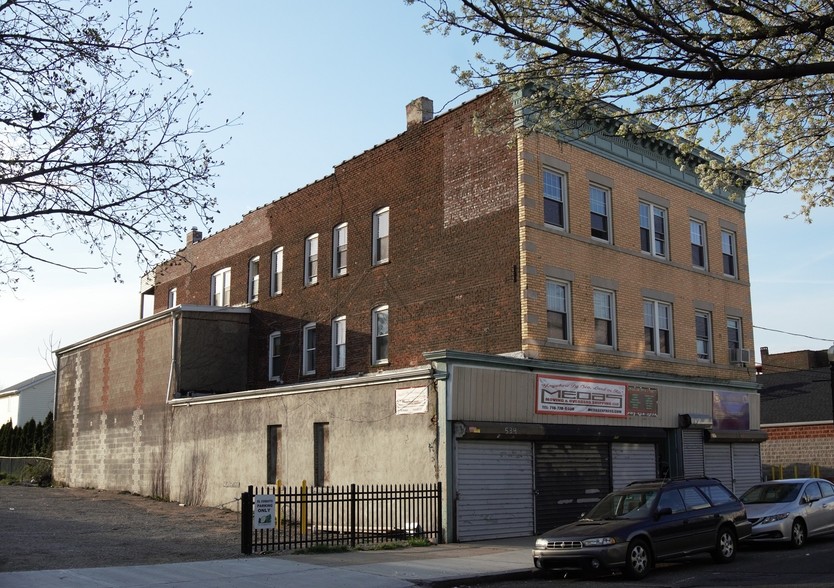 528 E Main St, Bridgeport, CT for sale - Building Photo - Image 1 of 1