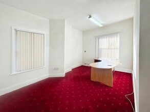 37 Manchester Rd, Manchester to rent Interior Photo- Image 1 of 6