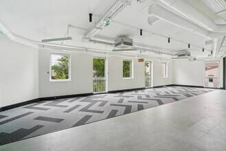 Office in Paris to rent Interior Photo- Image 2 of 11