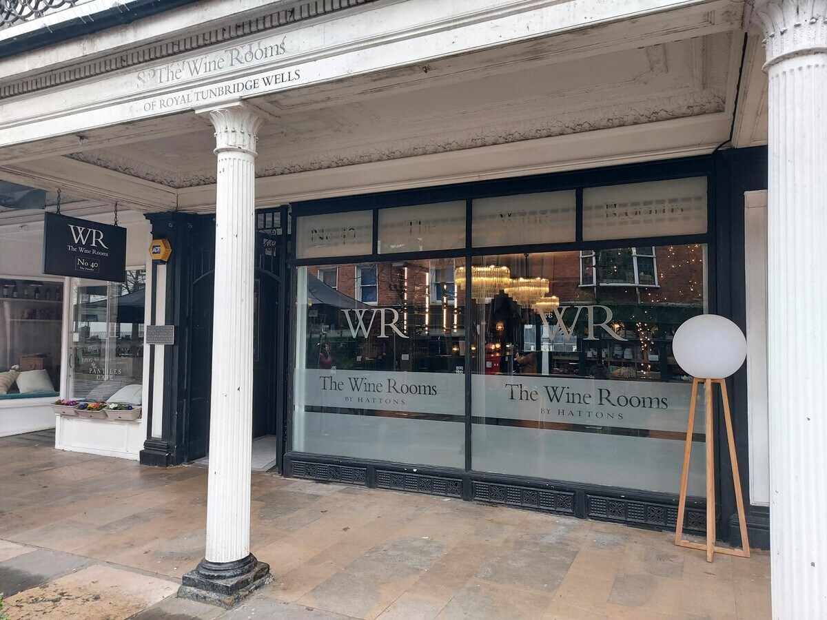 40 The Pantiles, Tunbridge Wells, TN2 5TN UK