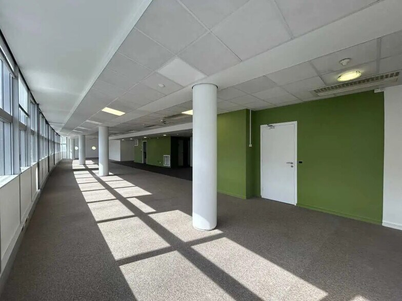 Office in Pantin to rent - Interior Photo - Image 2 of 17