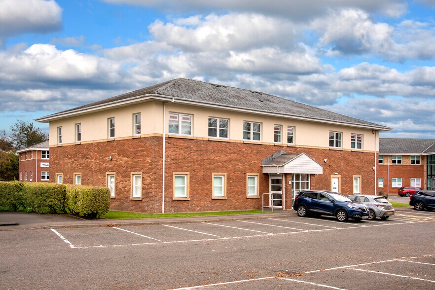 5 Deer Park Av, Livingston to rent - Building Photo - Image 2 of 5