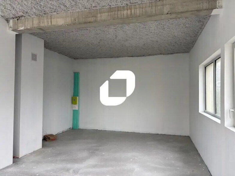 Retail in Eysines to rent - Interior Photo - Image 3 of 9