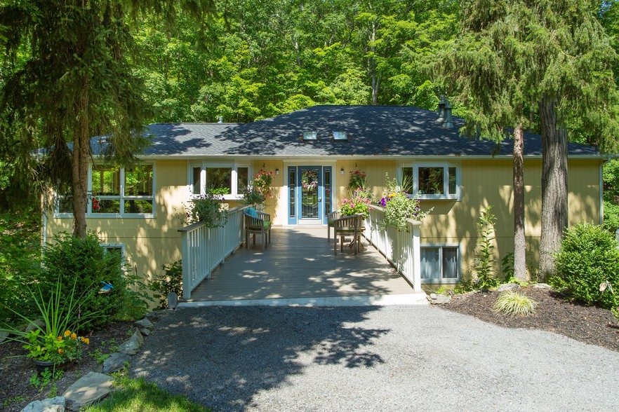 439 Lake Dr, Rhinebeck, NY for sale - Building Photo - Image 1 of 1