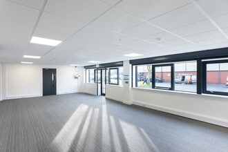 Lockwood Ct, Leeds to rent Interior Photo- Image 1 of 2