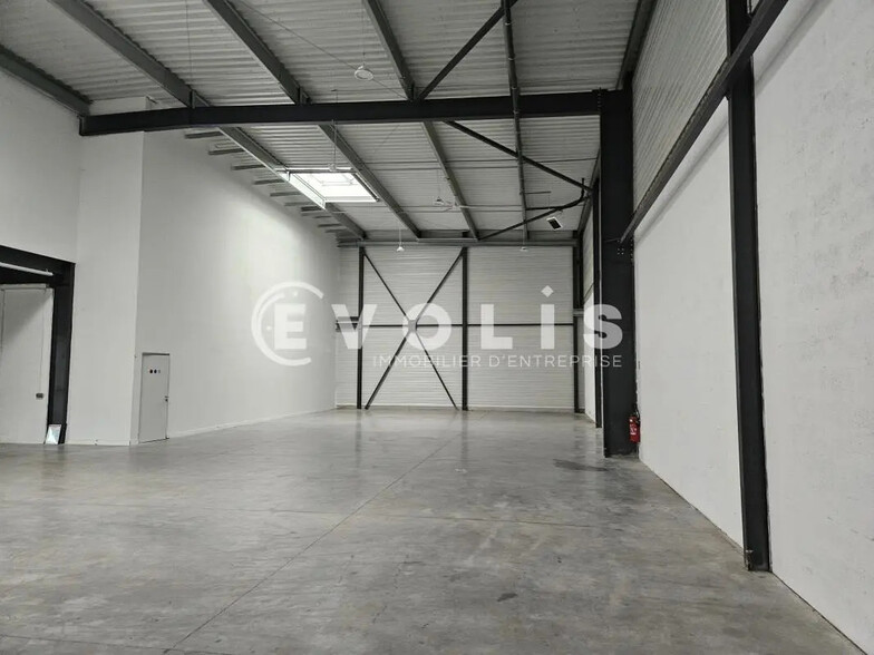 6-8 Rue Ambroise Croizat, Palaiseau to rent - Building Photo - Image 2 of 9