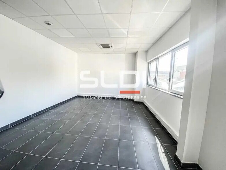 50 Rue Jean Zay, Saint-Priest to rent - Interior Photo - Image 3 of 7