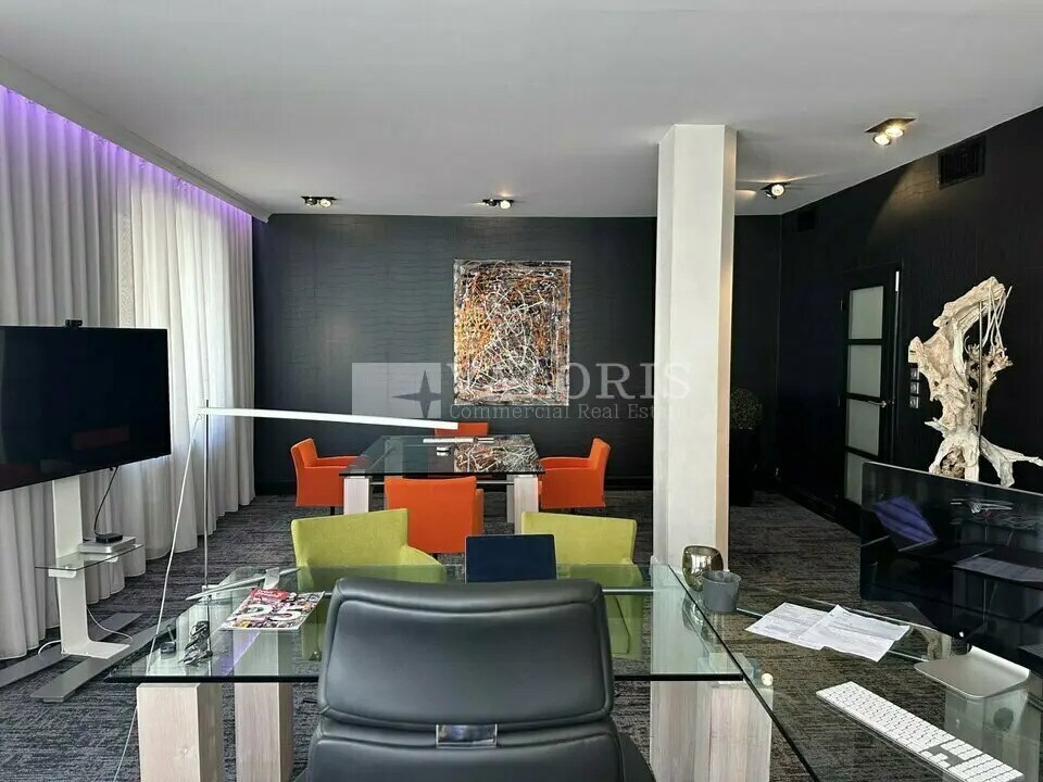 Office in Lyon to rent Interior Photo- Image 1 of 7