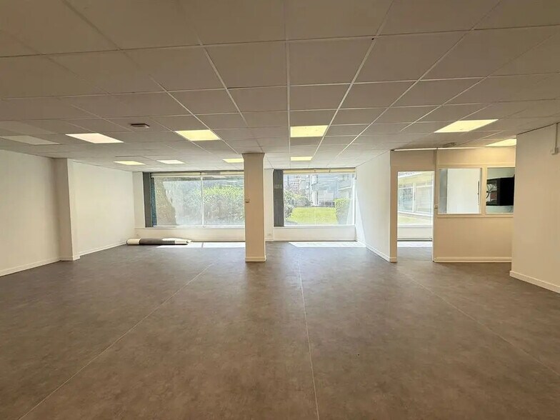 Retail in Boulogne-Billancourt to rent - Interior Photo - Image 3 of 4