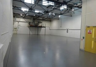 Ampress Ln, Lymington to rent Interior Photo- Image 2 of 3