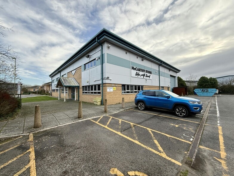 1 Embankment Way, Ringwood to rent - Building Photo - Image 2 of 16