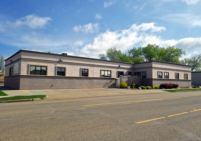 1800 E Broadway Ave, Bismarck, ND for sale - Building Photo - Image 1 of 1