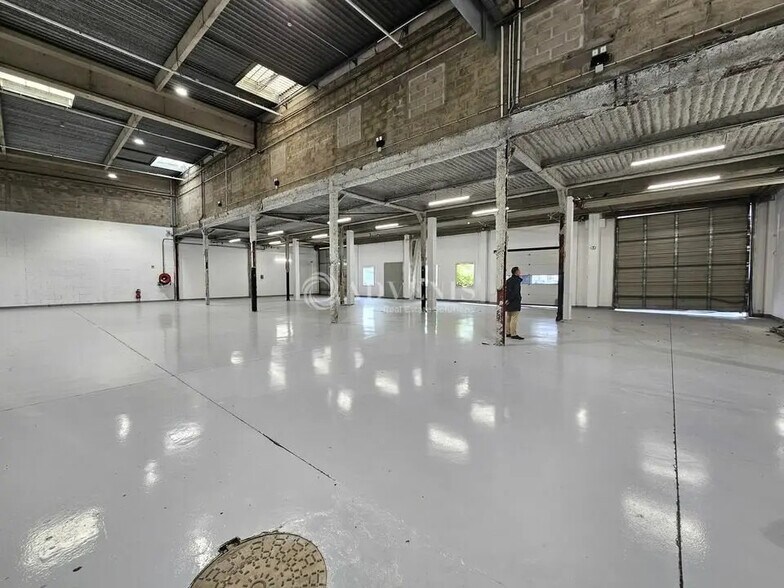 Industrial in Gennevilliers to rent - Interior Photo - Image 3 of 7