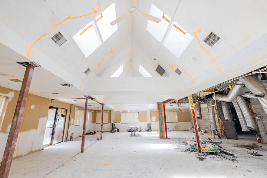 32286 Woodward Ave, Royal Oak, MI to rent - Building Photo - Image 3 of 6