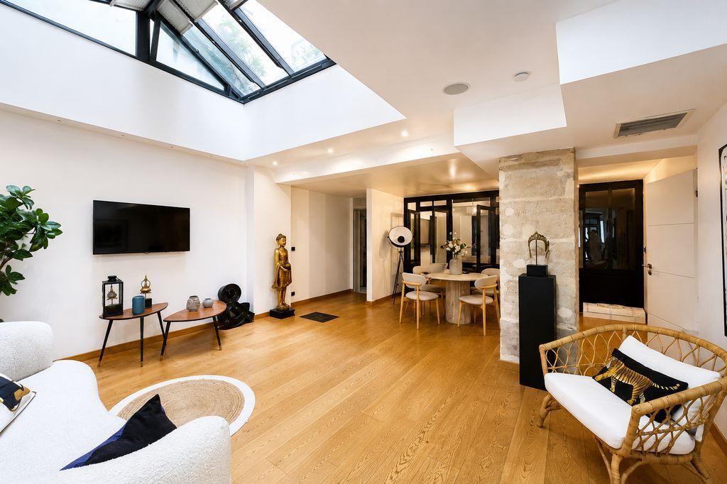 Office in Paris for sale Building Photo- Image 1 of 9