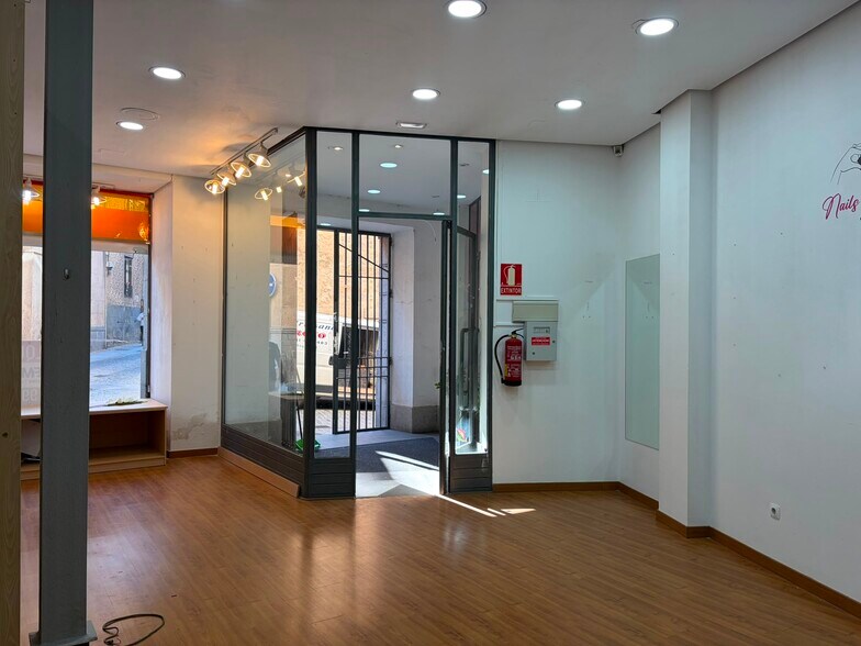 Retail in Segovia, Segovia to rent - Interior Photo - Image 3 of 7