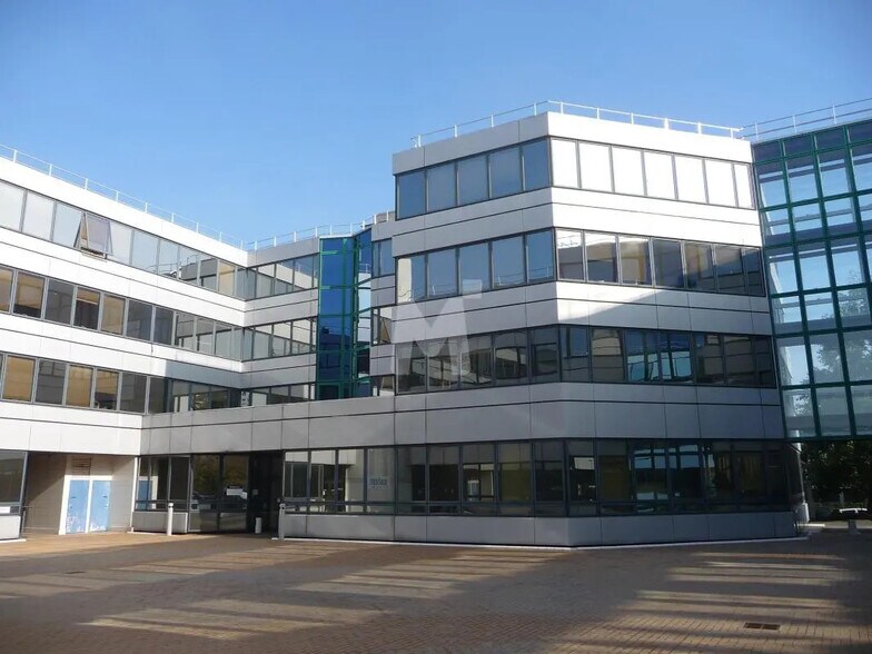 Office in Massy to rent - Building Photo - Image 1 of 8