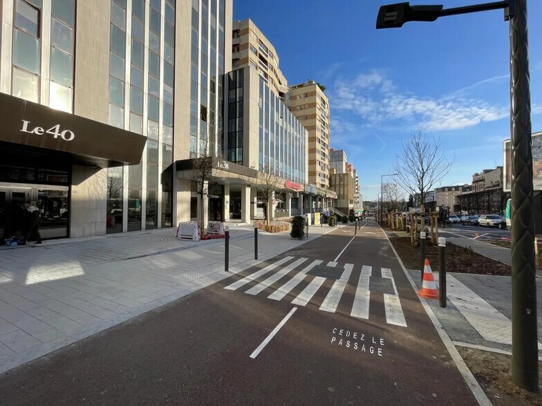 40 Boulevard Henri Sellier, Suresnes to rent - Building Photo - Image 3 of 19