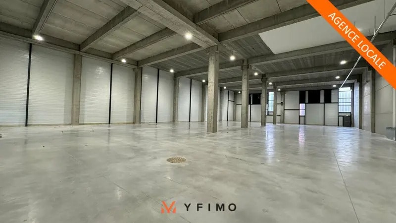 Light Industrial in Élancourt to rent Interior Photo- Image 1 of 12