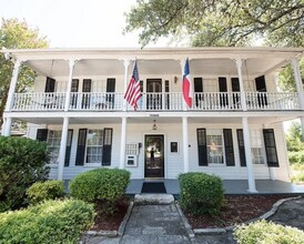 7 N Main St, Salado, TX for rent Primary Photo- Image 1 of 7