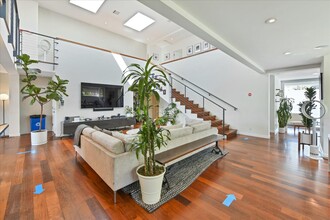 1319 Abbot Kinney Blvd, Venice, CA for rent Interior Photo- Image 2 of 37