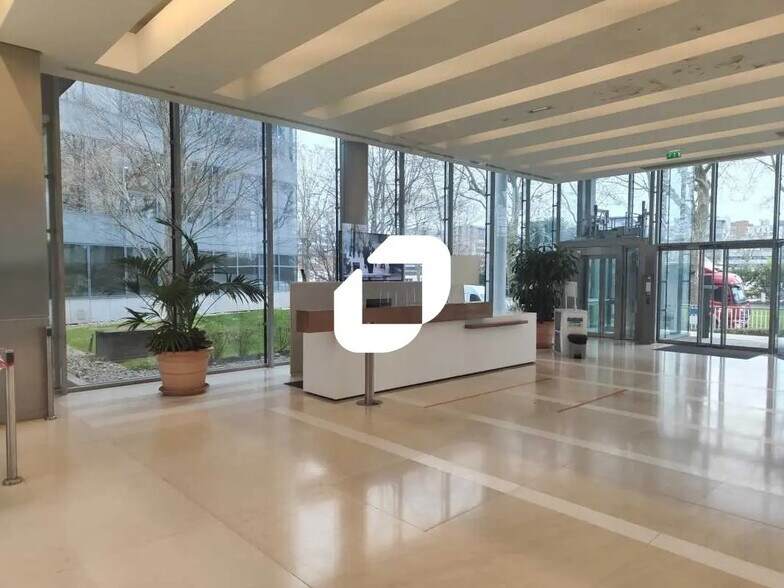 25-29 Quai Aulagnier, Asnières-sur-Seine to rent - Lobby - Image 3 of 10