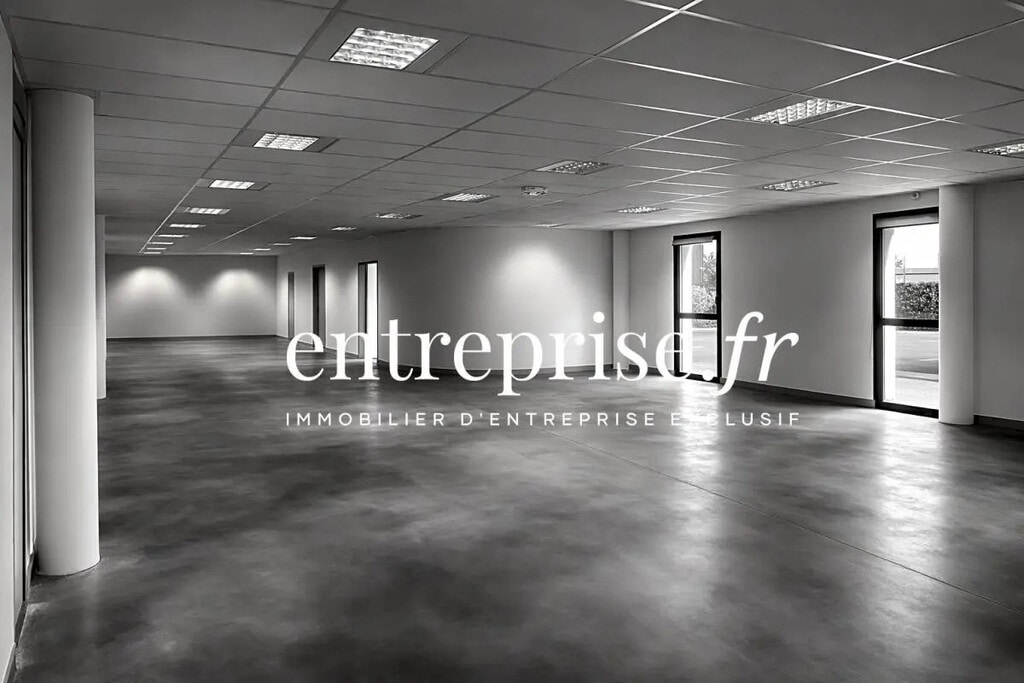 Location Local d'activités 247 m² - Photo 1