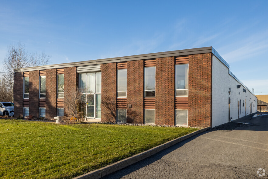 141 Bentley Ave, Ottawa, ON for rent - Primary Photo - Image 1 of 3