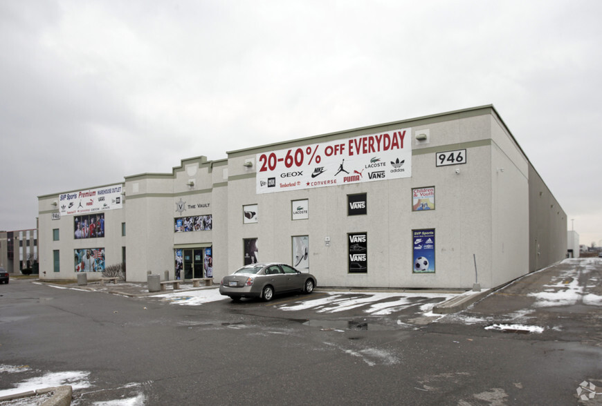 946 Edgeley Blvd, Vaughan, ON for rent - Primary Photo - Image 1 of 2