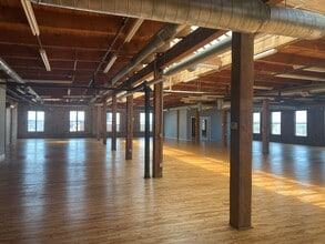 346 N Justine St, Chicago, IL to rent Interior Photo- Image 1 of 2