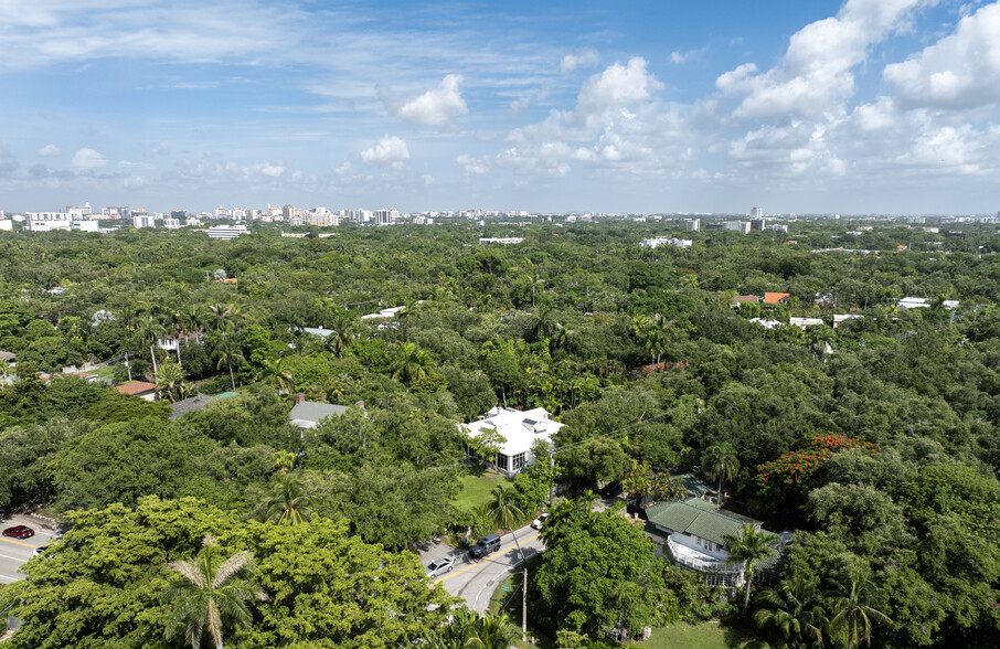 1701 S Bayshore Dr, Miami, FL for sale - Primary Photo - Image 1 of 4