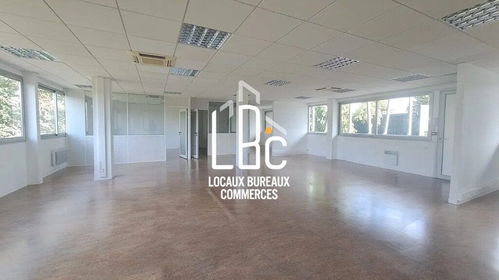 Location Bureaux 170 m² - Photo 1