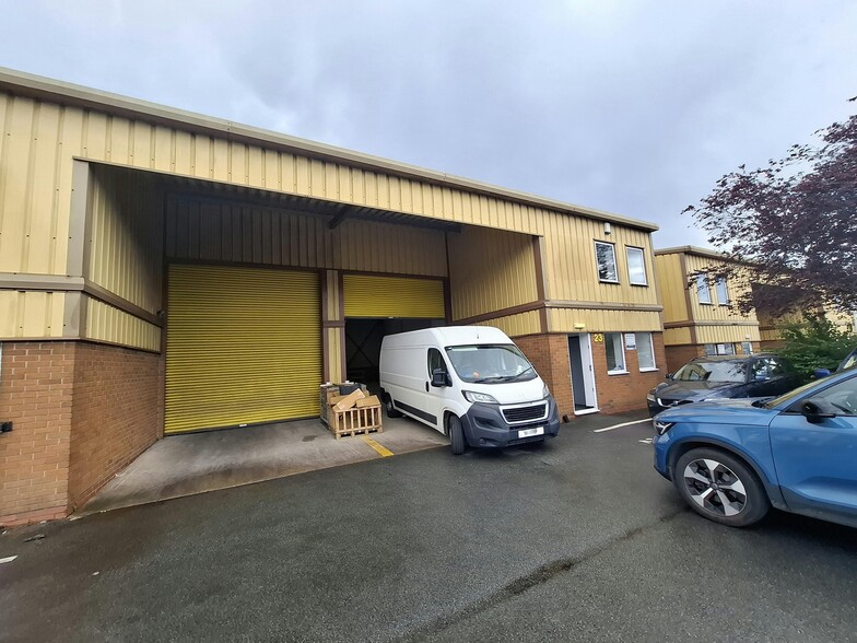 Aintree Rd, Pershore to rent - Building Photo - Image 1 of 2