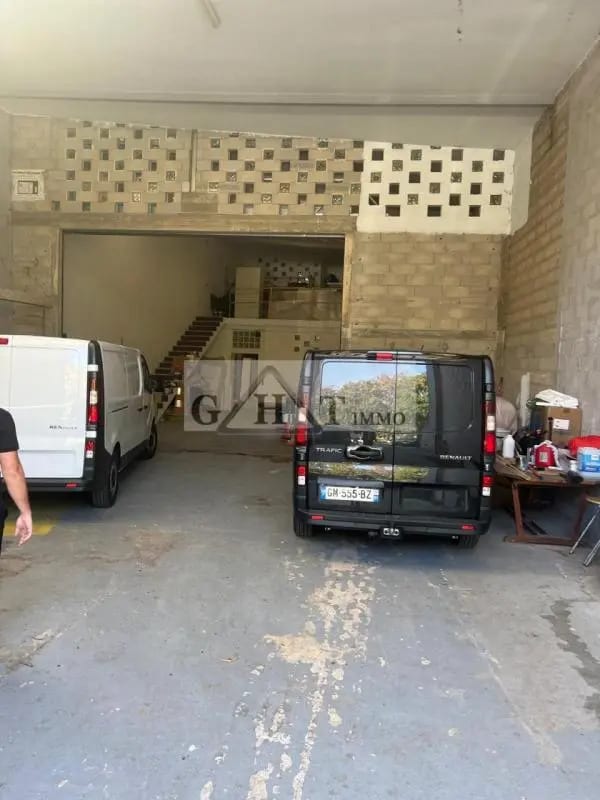 Vente Entrepôt 740 m²