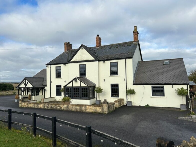 Burford Rd, Minster Lovell to rent - Primary Photo - Image 1 of 8