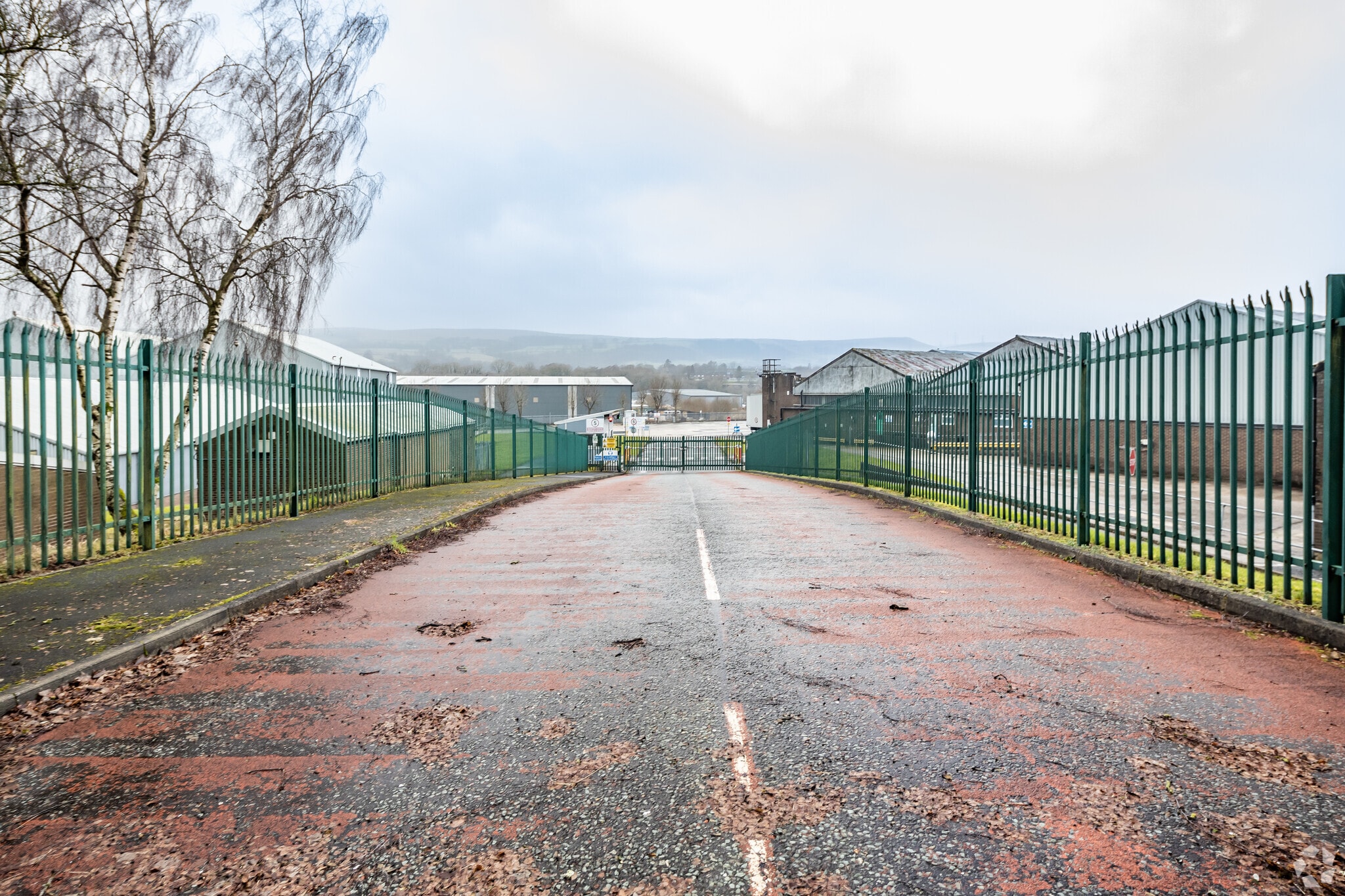 Woolley Bridge Rd, Glossop to rent Primary Photo- Image 1 of 3