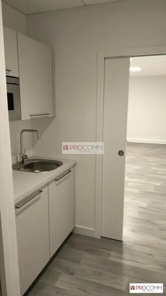 Office in Chartres to rent - Building Photo - Image 2 of 3