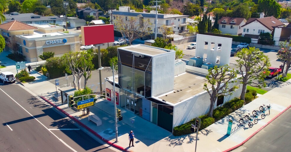 10064 Riverside Dr, Toluca Lake, CA for sale - Primary Photo - Image 1 of 1