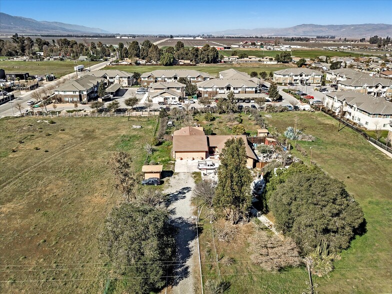 1294 Oak Ave, Greenfield, CA for sale - Building Photo - Image 2 of 9