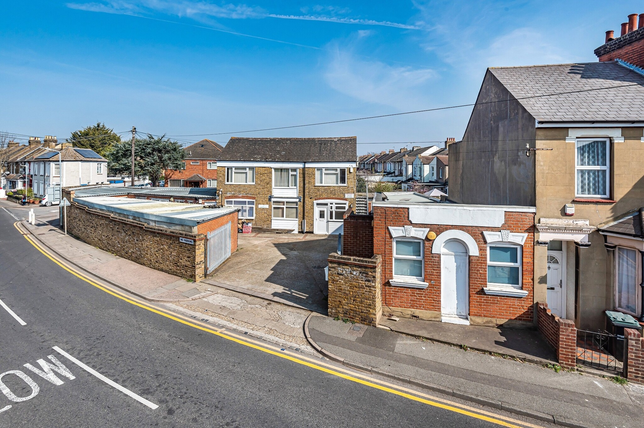 54-56 Dover Road East, Gravesend to rent Primary Photo- Image 1 of 5