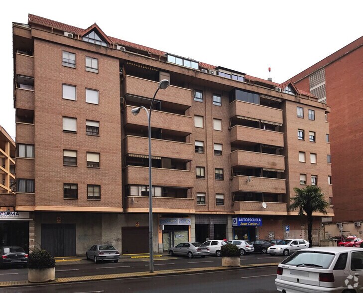 Avenida Juan Carlos i, 56, Talavera de la Reina, Toledo to rent - Building Photo - Image 2 of 2
