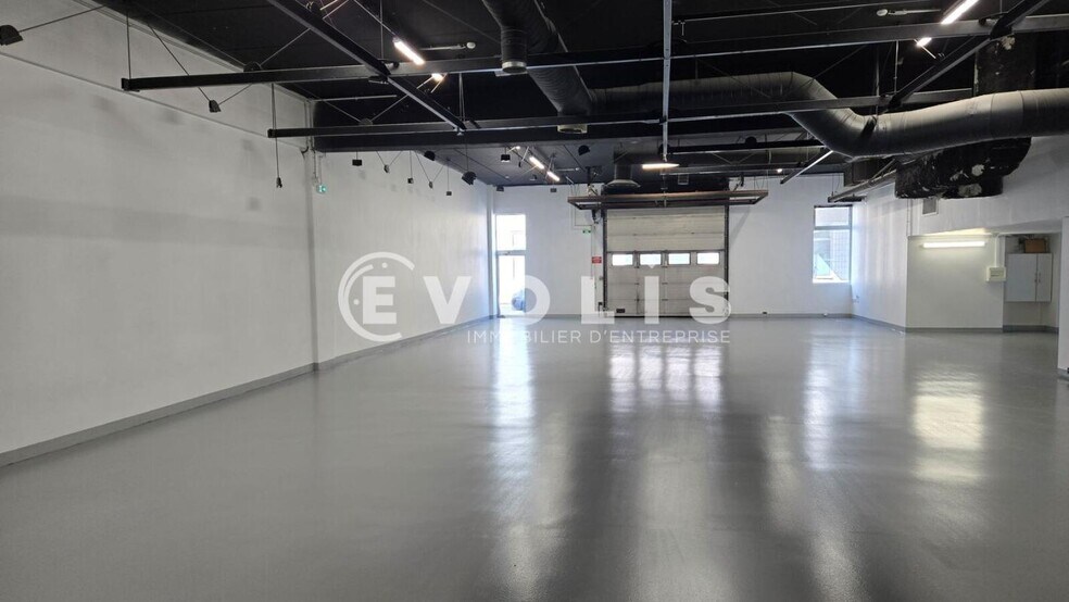 Light Industrial in Ivry-sur-Seine to rent - Interior Photo - Image 2 of 7