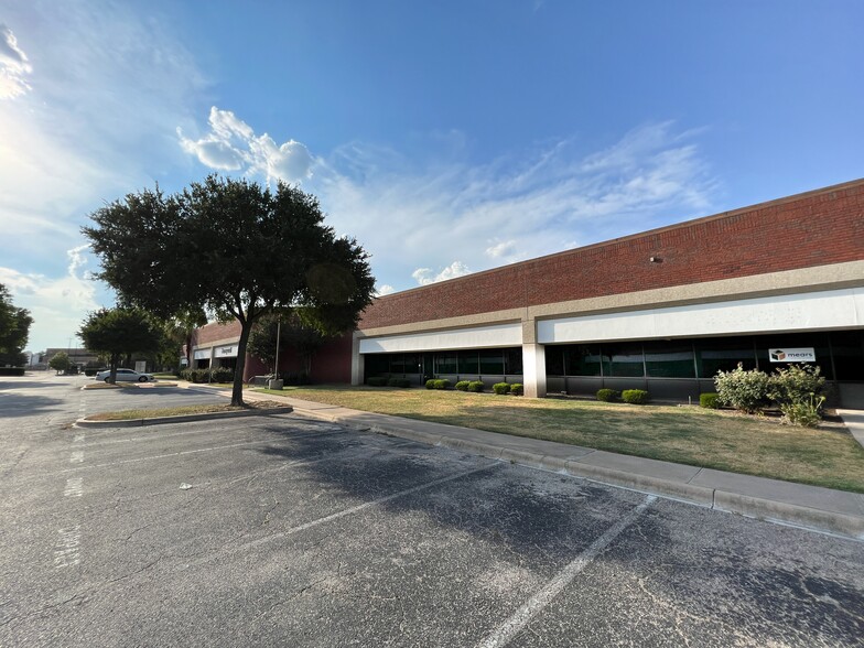 3019 Alvin Devane Blvd, Austin, TX for rent - Building Photo - Image 2 of 15